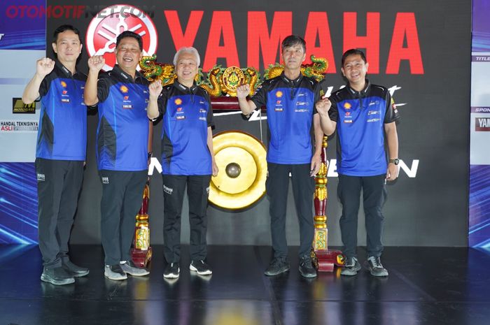 Jajaran manajemen Yamaha saat melakukan peresmian Yamaha Sunday Race dan Yamaha Endurance Festival 2023 untuk pertama kalinya akan diselenggatakan di sirkuit Mandalika