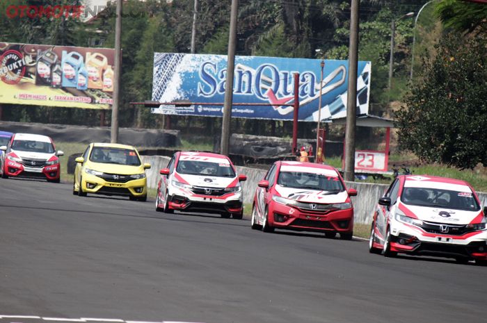 Ilustrasi Honda Jazz Speed Challenge