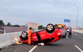 Shock Di Pagi Hari, HR-V Terbalik Sampai Roda Terlepas di Tol Becakayu