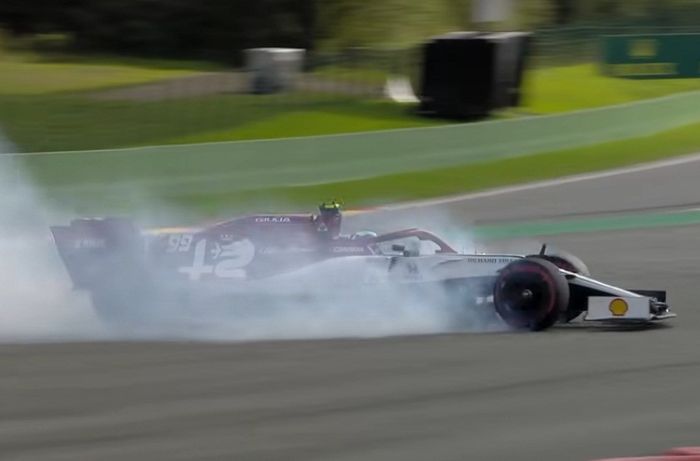 Pembalap Alfa Romeo Racing, Antonio Giovinazzi mengalami crash yang cukup parah di akhir balapan F1 Belgia 2019