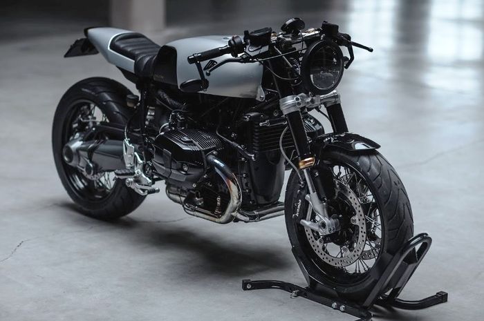 BMW R NineT &ldquo;Falcon&rdquo; caf&eacute; racer custom besutan Hookie co.