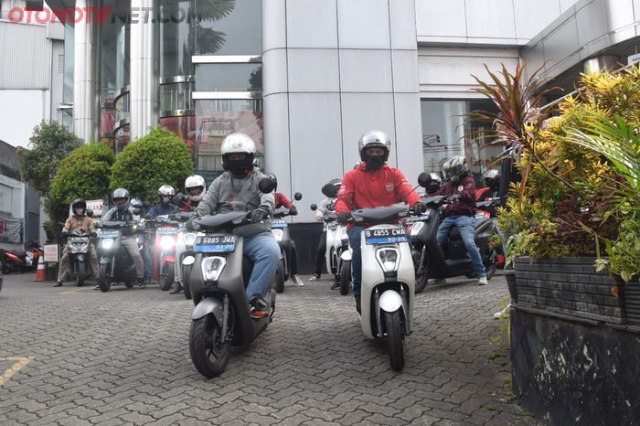 EM1 e: Urban Eco Ride with Journalist start dari Wahana Ciputat