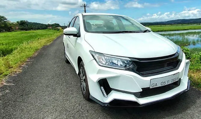 Garis dan lekukan bumper depan Honda City ini sangat tegas