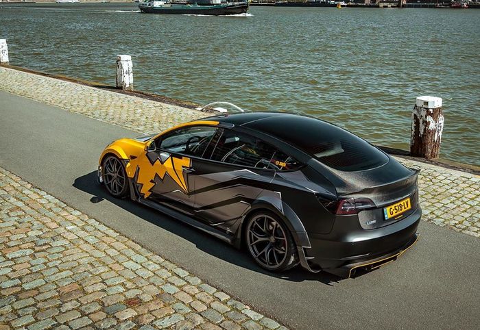 Tampilan belakang Tesla Model 3