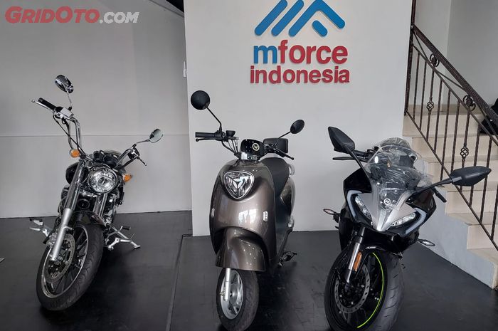 Sejumlah line-up MForce Indonesia yang dipajang di dealer Kebon Jeruk, Jakarta Barat.