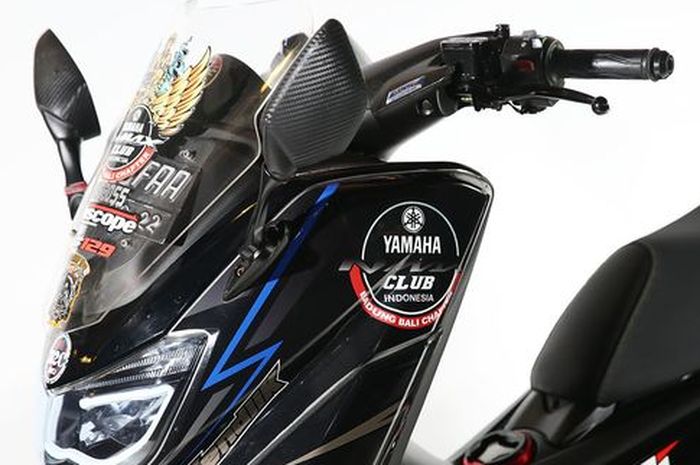 Ilustrasi Yamaha NMAX  dengan kaca spion model tanduk
