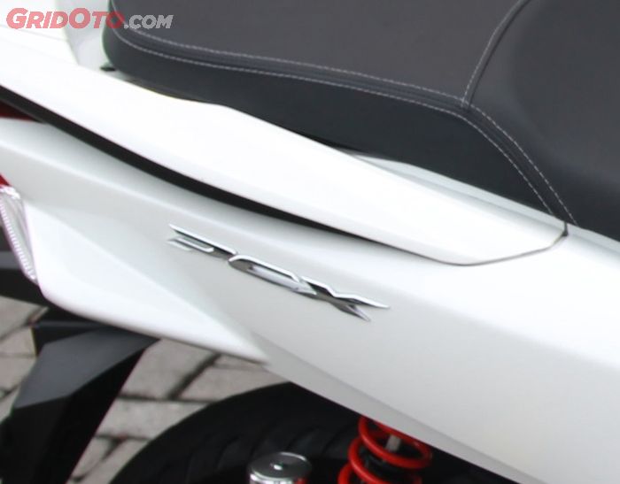 Emblem Honda PCX Lama