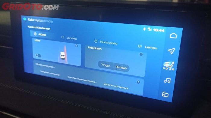 Pengaturan kepekaan fitur ADAS Wuling Alvez dilakukan di layar head unit
