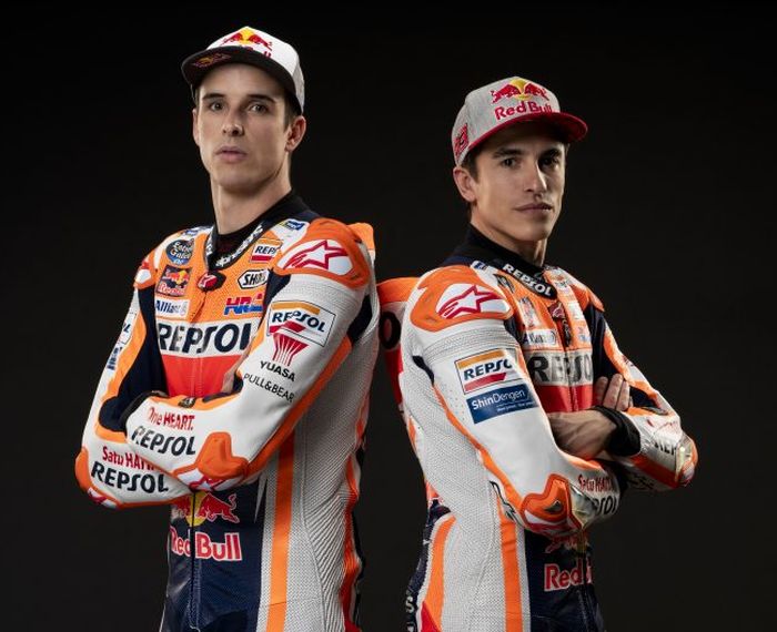 Alex marquez dan Marc Marquez pamer desain livery baju balap tim Repsol Honda untuk MotoGP 2020