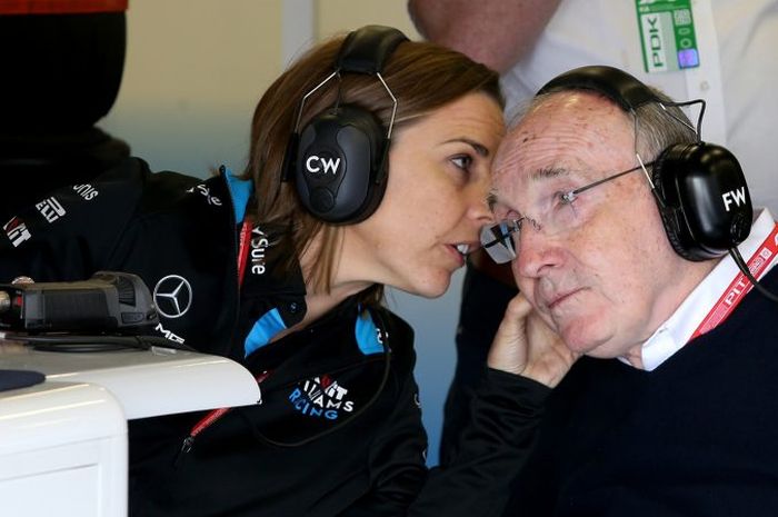 Claire Williams (kiri) dan Sir Frank Williams tidak lagi akan urus tim