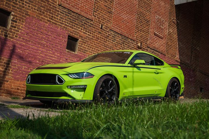 Modifikasi Ford Mustang hasil kolaborasi RTR Vehicle dan Ford