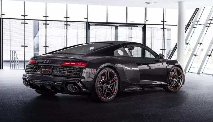 Audi R8 Panther Edition dibalut cat khusus Panther Black Crystal Effect