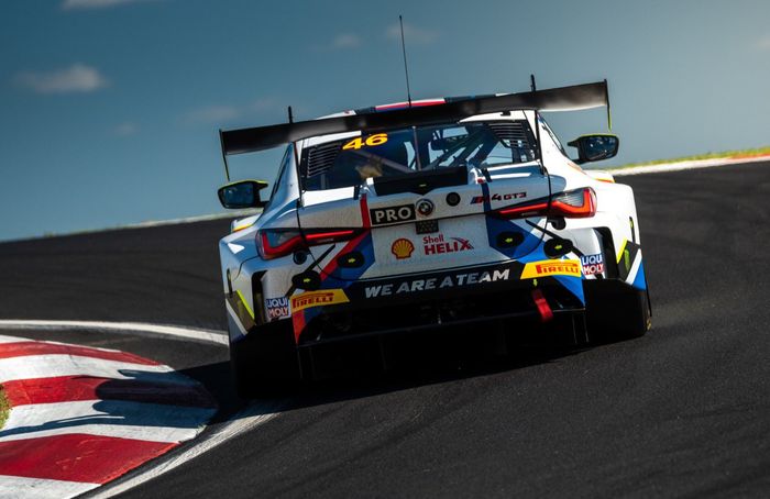 Mobil BMW M4 GT3 tim Valentino Rossi sempat mengalami masalah pada lampu belakang di balap Bathurst 12 Hour 2023