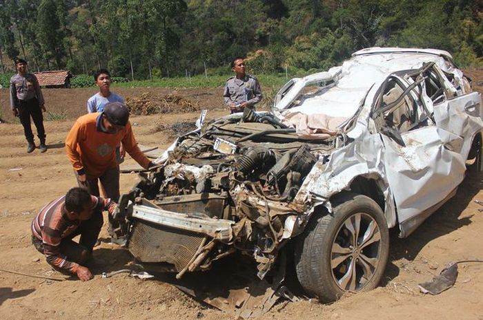 Kondisi Honda CR-V ringsek tak berbentuk