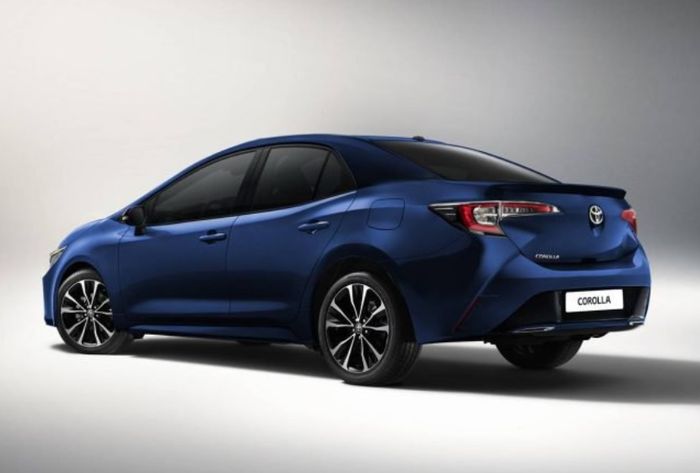 Rendrean buritan Toyota Corolla sedan