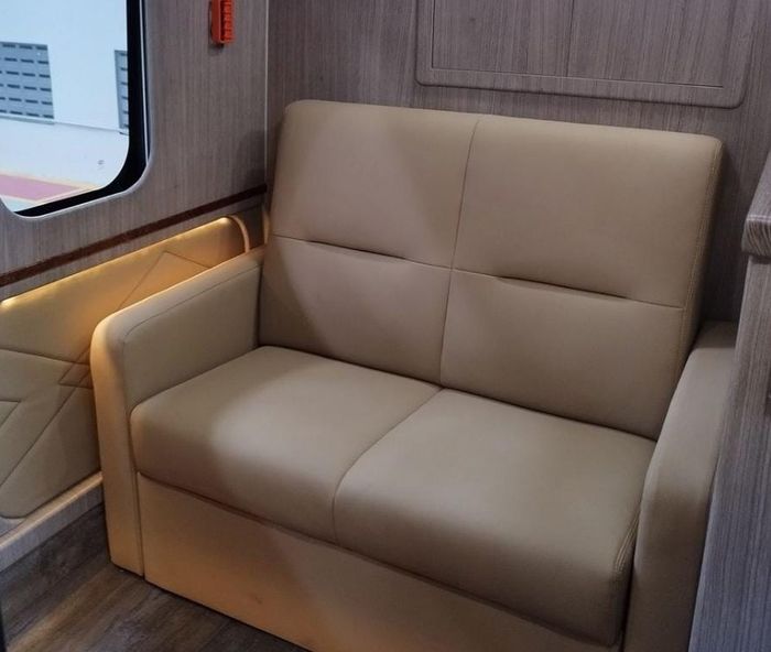 Sofa yang terdapat pada bus mewah milik PO Starbus.