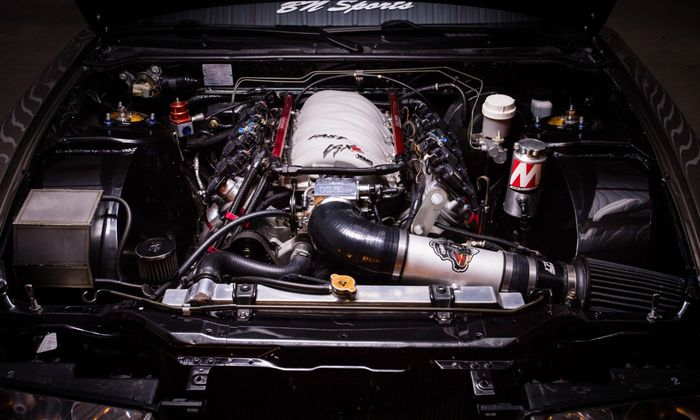 Modifikasi Nissan 240SX alias Nissan Silvia S13 ganti mesin V8 Corvette