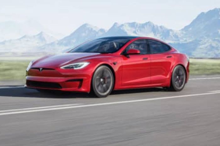 Tesla Model S Plaid raiah gelar mobil listrik produksi massal tercepat di Sirkuit Nurburgring Nordschleife