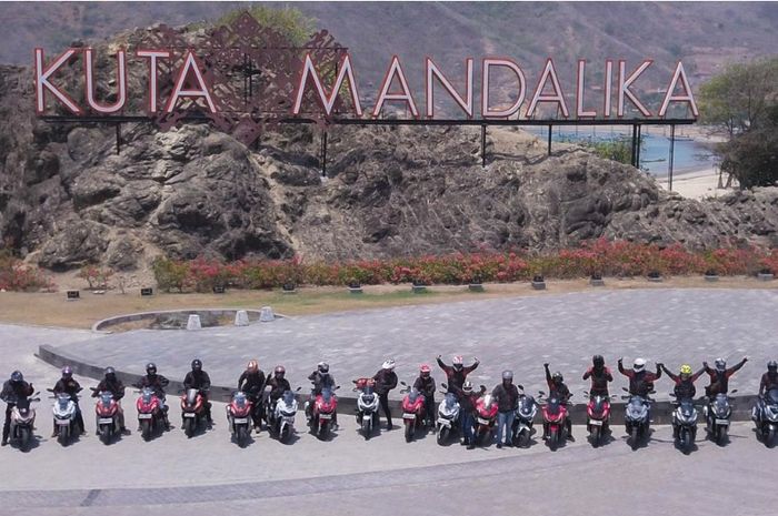 Rombongan touring sambangi calon sirkuit Mandalika