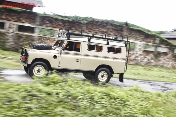 Land Rover Camper Van