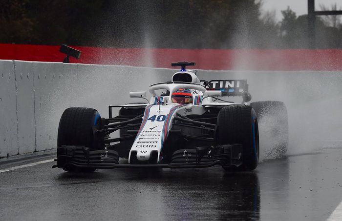 Dari sejumlah pembalap yang dijadwalkan beraksi pada tes pramusim hari Rabu di Barcelona, tidak ada yang berani memacu mobilnya dengan kencang, salah satunya test driver tim WIlliams Robert Kubica ini