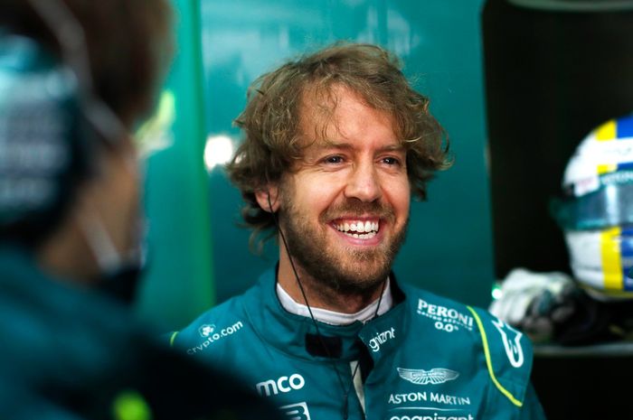 Juara F1 4 kali Sebastian Vettel pensiun dari F1 usai musim 2022 berakhir