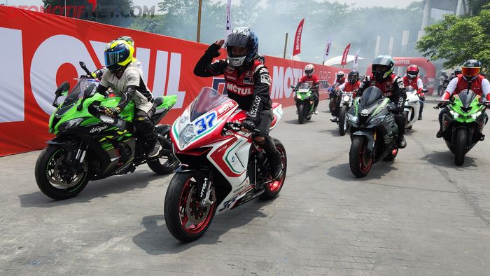 Berbagai komunitas ikut dalam acara The Ultimate Riding bikinan Motul Indonesia
