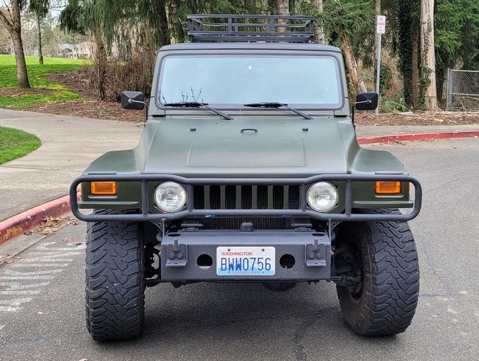 Tampilan depan modifikasi Jeep Wrangler TJ cangkok muka Hummer H1