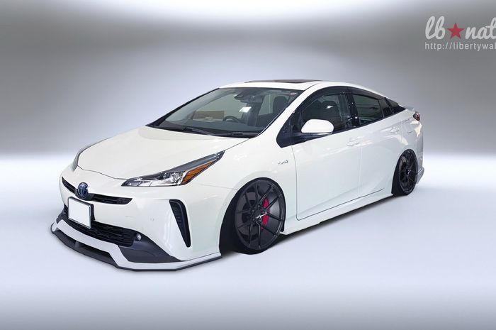 Modifiksai Toyota Prius hasil garapan Liberty Walk