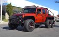 Jeep Wrangler JK Sangar Dijejali 6 Roda, Pasang Mesin Hellcat 707 DK