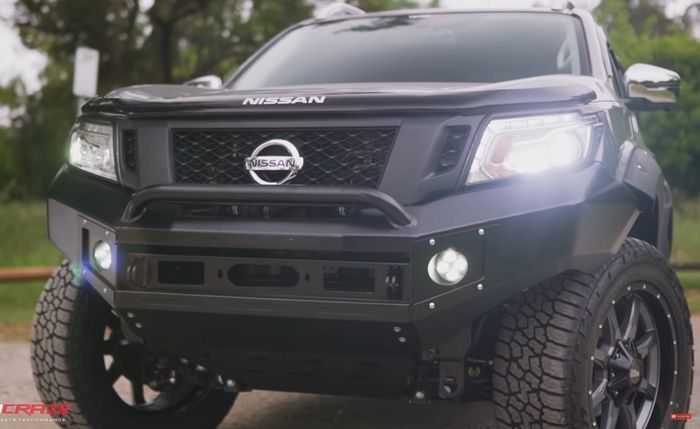 Tampang depan Nissan Navara NP300 makin gagah dipasok aksesori off-road