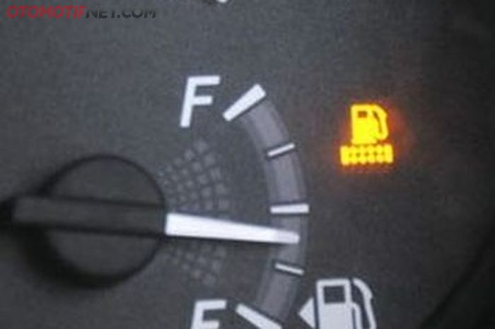 Ilustrasi tangki bensin mobil bekas sering kosong