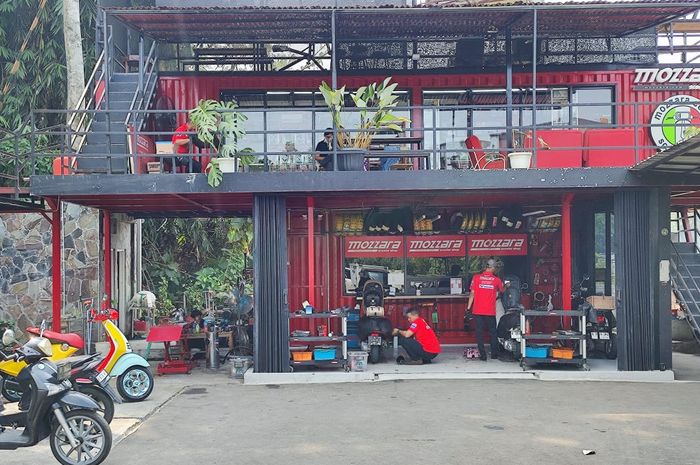 Bengkel spesialis Vespa, Mozzara, di BSD, Tangerang.
