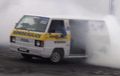 Gokil Mitsubishi L300 Bermesin Ford 302 V8, Burnout Jadi Gampang!