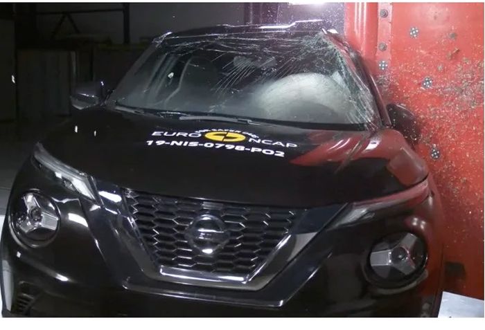 Nissan Juke saat diuji tabrak