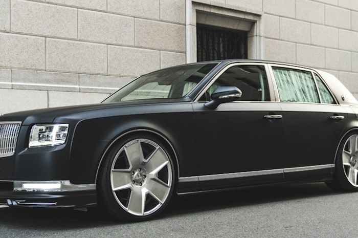 Toyota Century  hasil garapan Wald International