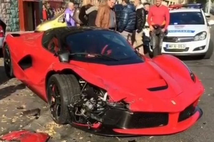 La Ferrari, mobil yang dibuat 499 unit ini salah satunya ketahuan hancur