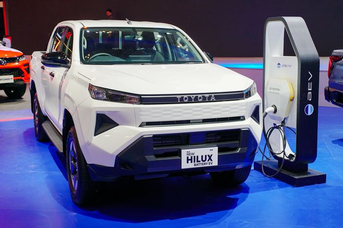 Harga Toyota New Hilux AWD Batteray EV tahun 2026.