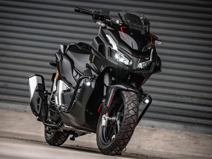 Honda ADV 150 dibuat kekar menjadi tunggangan batman