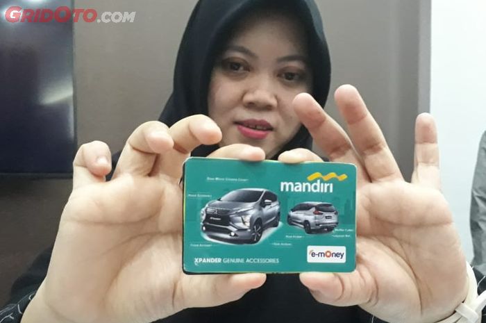 Angela Matrisia saat memperkenalkan Service Booking Card (7/8/2018)