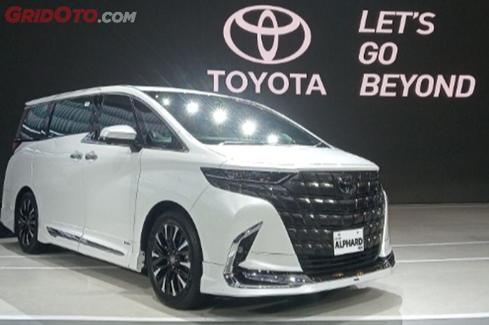 Harga Toyota Alphard dijual mulai Rp Rp 1,3 miliar