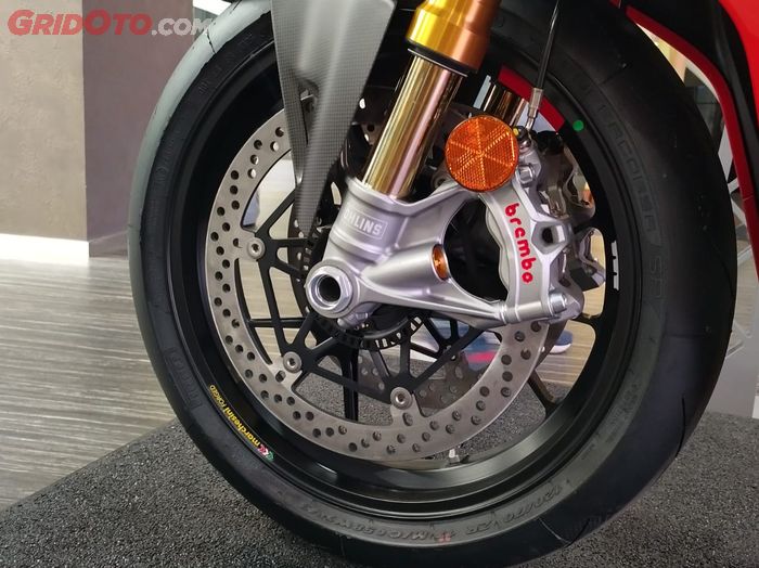 Rem depan Ducati Panigale V4 R pakai dua cakram 330 mm dengan Brembo Stylema