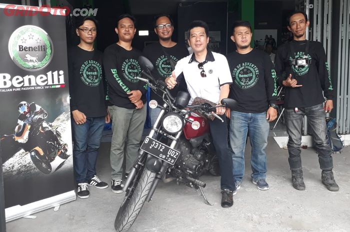 Direktur PT Benelli Indonesia Steven Kentjana Putra membuka Dealer Benelli Solo