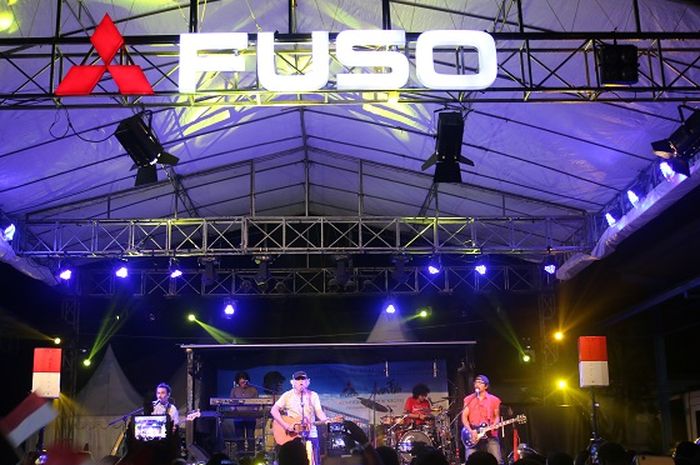 Konser perdana Iwan Fals bersama Mitsubishi Fuso 