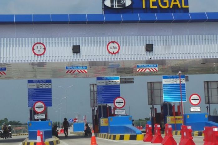 Gerbang Tol Tegal yang terletak di ruas Tol Pejagan Pemalang Seksi III Kabupaten Tegal.