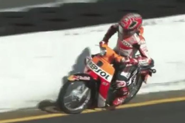 Marc Marquez pakai bebek