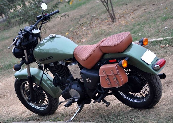 Royal Enfield Classic 500 &ldquo;battle green&rdquo; hasil garapan Puranam Design