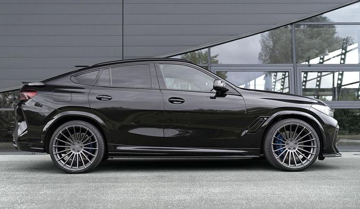 Modifikasi BMW X6 M pasang pelek model jari-jari ukuran 23 inci