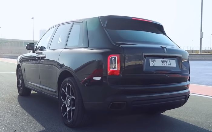 Rolls-Royce Cullinan varian Black Badge