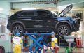 Kain Penutup yang Dipakai Saat Servis Mobil Fungsinya Buat Ini
